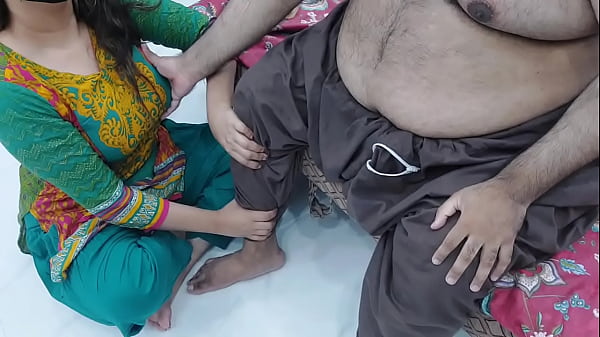 Anak Tiri India Lagi Pijit Kaki Gue Sambil Gue Remas-remas Toketnya, Makin Panas Dengan Suara Hindi Mesum Yang Bikin Nafsu.