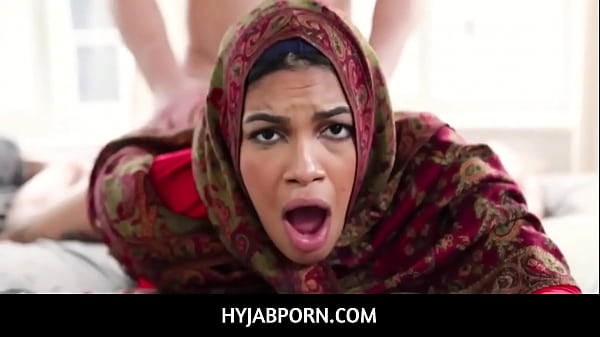 Hijab Maya Farrell, Pantat Besar, Dijodohkan, Siap Digarap Malam Pertama.
