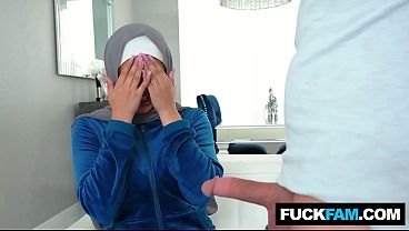 Tetangga Hijab Kena Kejutan Kontol Gede, Sophia Leone Sama Nicky Rebel