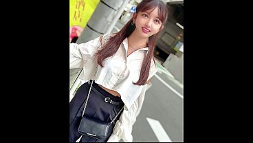 Goyang Majalah, Setengah Filipina Setengah Jepang, Baru 18 Tahun, Bibirnya Basah Siap Digigit.