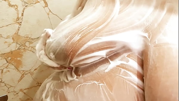 Desi Bhabhi Mandi Basah, Badan Basah Kuyup, Siap Digoyang