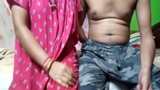 Bocah Muda Garuk-garuk Memek Bhabhi-nya – Ngewe Desi