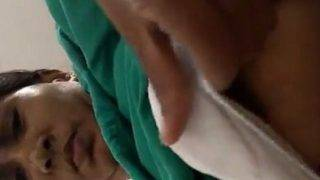 Bokep Mami Desi Selingkuh Pamer Bugil.