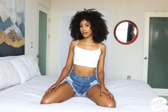 Deep Lush – Olivia Jayy Ngewe Pertama Kali