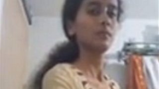 Tonton Video Mandi Sendiri Si Desi Seksi Kurus, Bikin Ngiler.