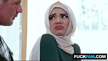 Ngentot Pertama Si Hijabi Imut Sama Tukang Ledeng Naudi Nala, Jason Sarcinelli, Bikin Tembem Basah Kuyup.
