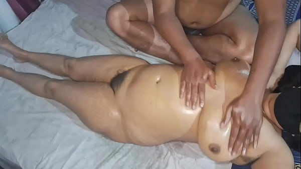 Desi Indian Bhabhi Bugil Dijilat Sampai Muncrat Pas Pijit
