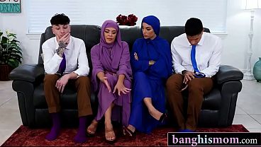 Pesta Bercinta Balas Dendam Bareng Dua Ibu Tiri Berhijab Montok Sama Anak Sambung Kontol Besar