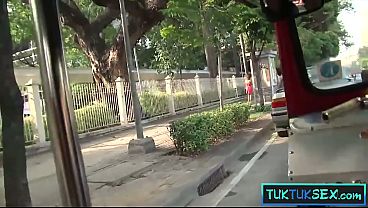 Naek Tuk Tuk, Ibu-ibu Thailand Langsung Digocok Kontol Gede