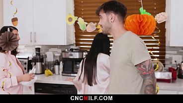 Ibu Tiri Marica Yang Seksi, Diajarin Tradisi Keluarga Yang Bebas Dipakai Kapan Aja.