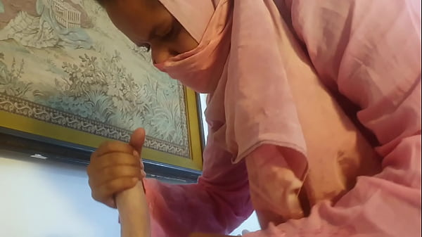 Desi Cewek Lagi Digosok Kontol Beda Ras, Makin Basah Makin Ngeces