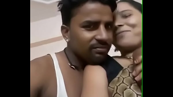 Desi Tante Montok, Toket Gede Ditekan