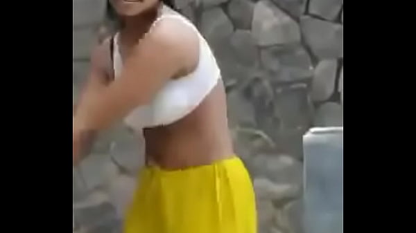 Tarian Desi Bikin Makin Panas, Goyangannya Bikin Ngilu Di Sela-sela
