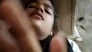 Cewek Bangladesh 18 Tahun Baru Pertama Kali Ngerasain Enaknya Ngentot