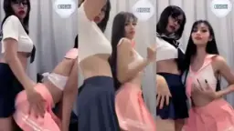 Dua Abg Pake Seragam Jepang Lulus Parkir, Goyang Bikin Makin Tegang