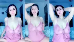Tante Viona Pamer Tete Besar Montok Sampai Nongol