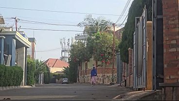 Astaga, Seorang Ibu Arab Colmek Di Pinggir Jalan Dekat Rumah, Bikin Ngilu.