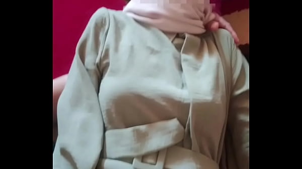 Saudari Tiri Berhijab Di Entot Habis-habisan Pas Momen Lebaran Yang Panas.