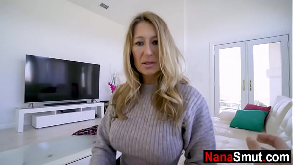 Nenek Tiri Lagi Horny Minta Ditemenin Cucu Tiri Di Ranjang, Siap-siap Aja.