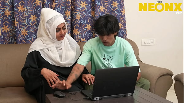 Hijab Cewek Ketahuan Kakak Tiri Lagi Colmek, Bikin Malu Tapi Bikin Nagih.