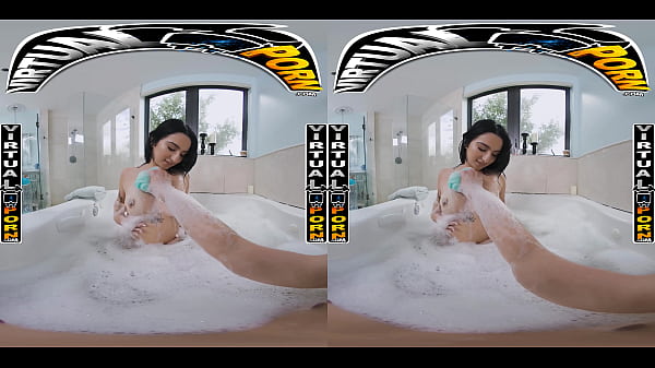 Virtual Mesum – Mandi Basah Kiana Kumani Berubah Jadi Aksi Ngentot Ngegas Bareng Kakak Tiri
