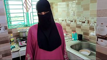 Selagi Istri Pergi, Suami Mesum Gebrak Pembantu Hijab Di Rumah Sepi, Crot Di Dalem